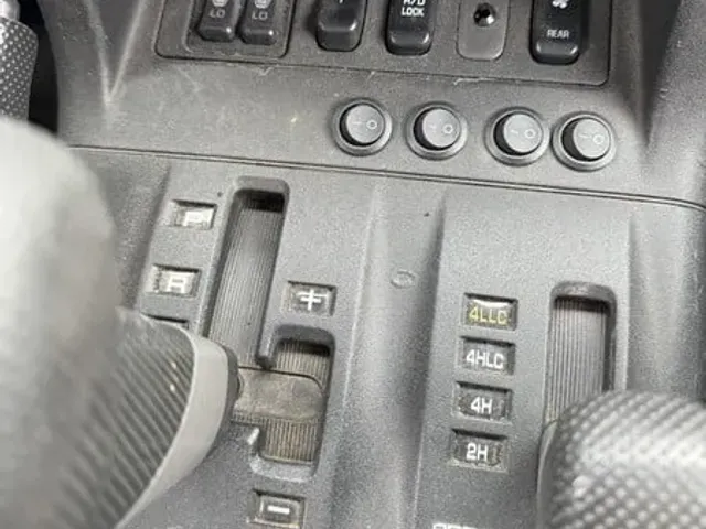 Mitsubishi Pajero - фото 2