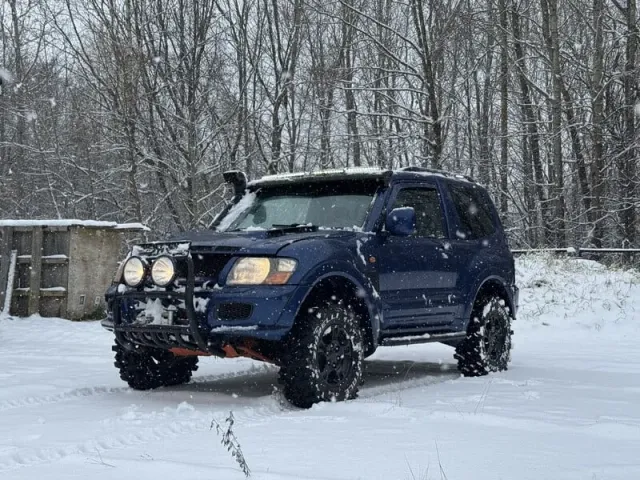 Mitsubishi Pajero - фото 1