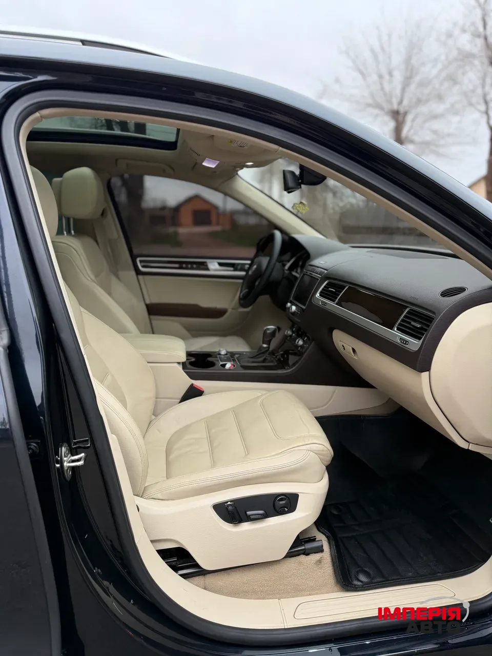 Volkswagen Touareg - фото 8