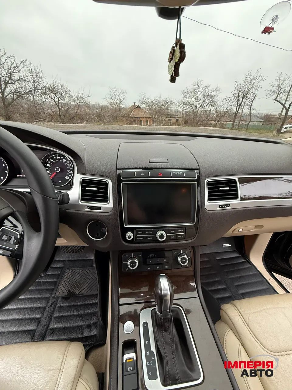 Volkswagen Touareg - фото 16