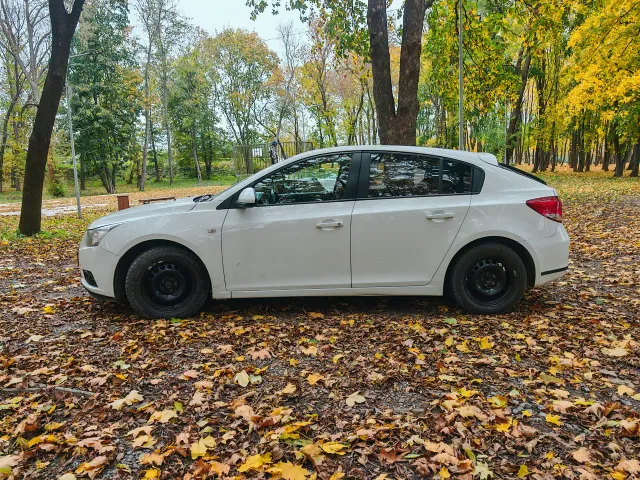 Chevrolet Cruze - фото 3