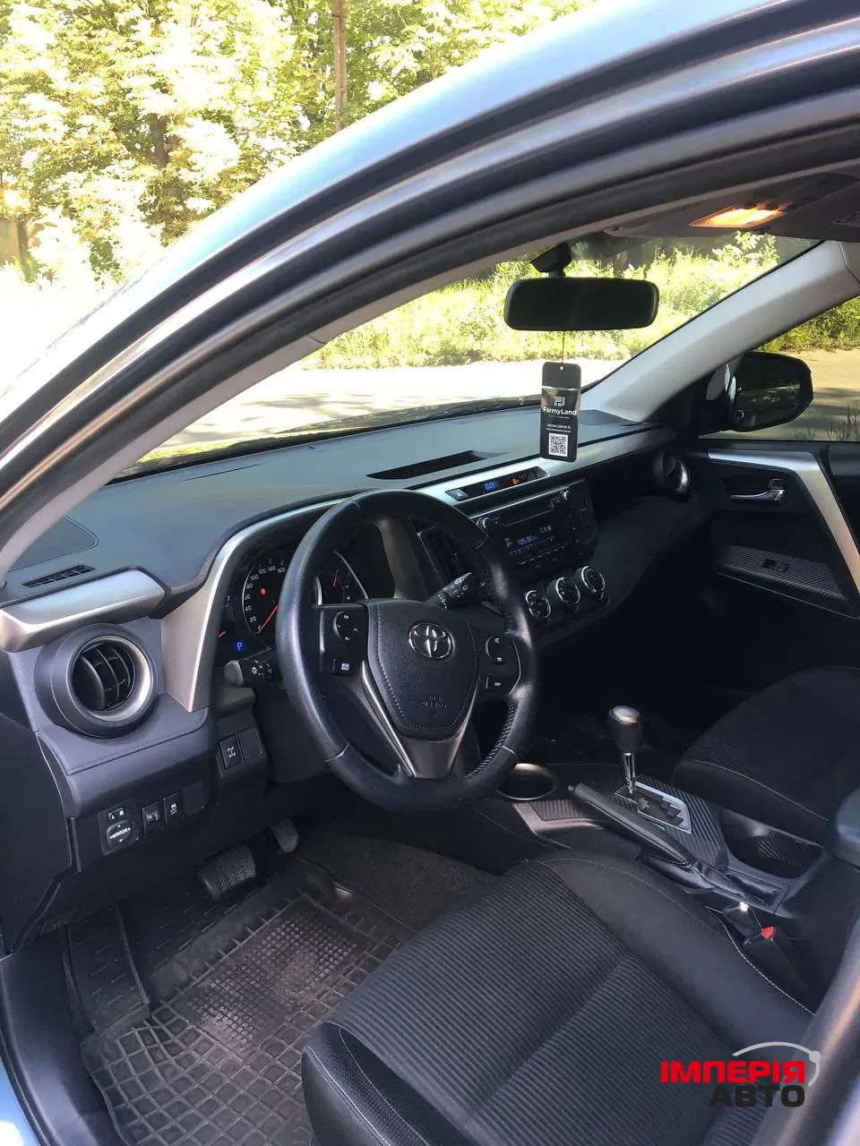 Toyota RAV4 - фото 8