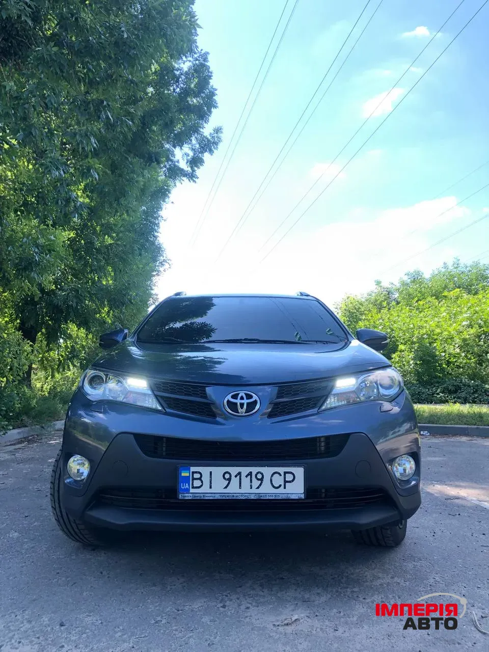 Toyota RAV4 - фото 1