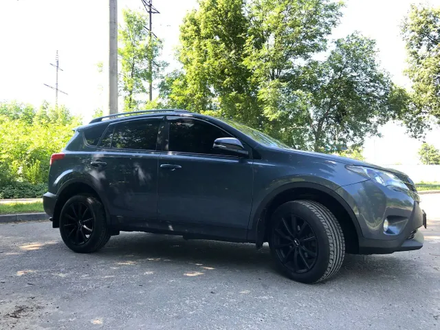 Toyota RAV4 - фото 2
