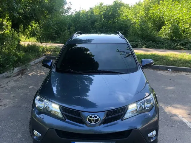 Toyota RAV4 - фото 3