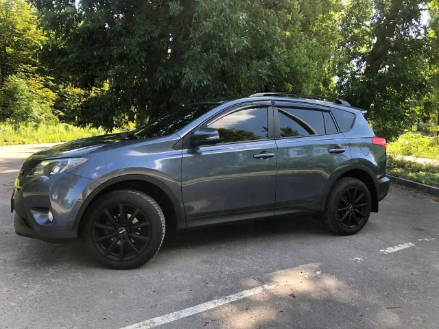 Toyota RAV4 - фото 4