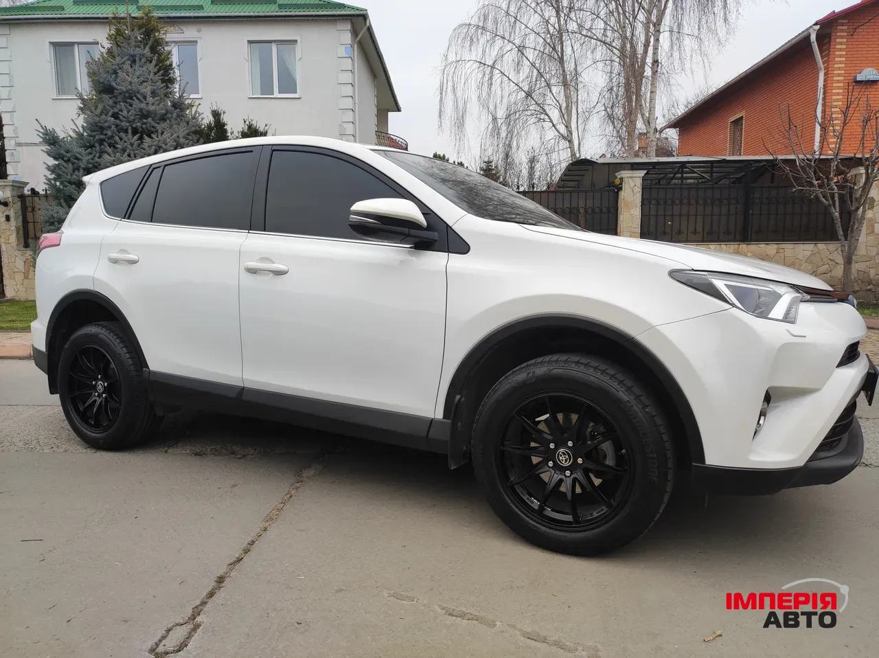 Toyota RAV4 - фото 2