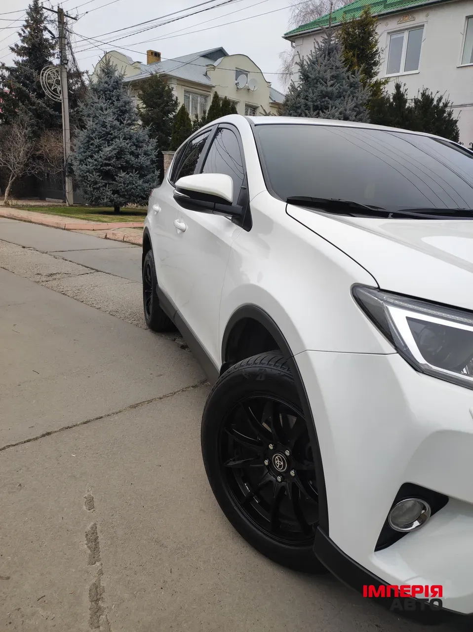 Toyota RAV4 - фото 4