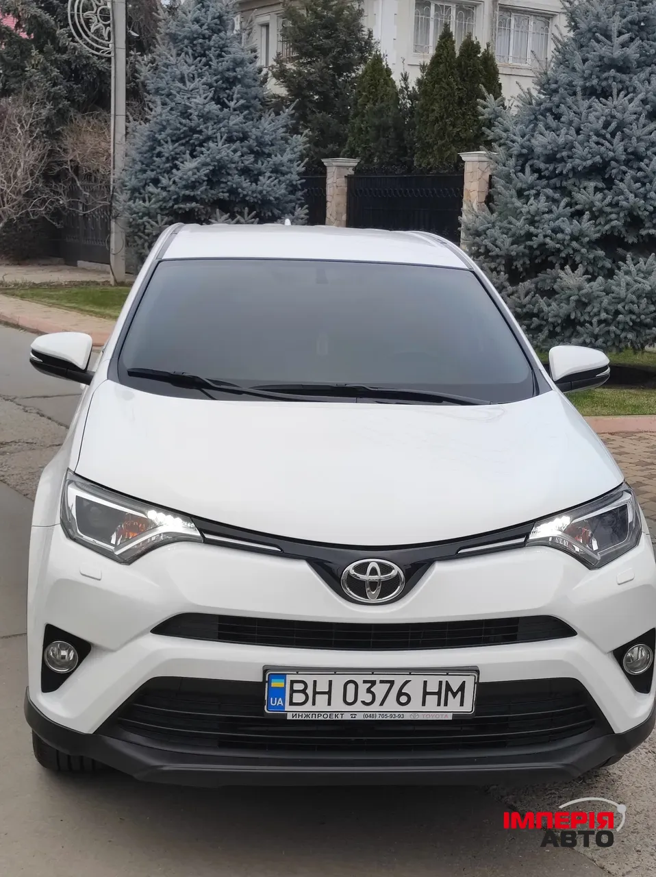 Toyota RAV4 - фото 1