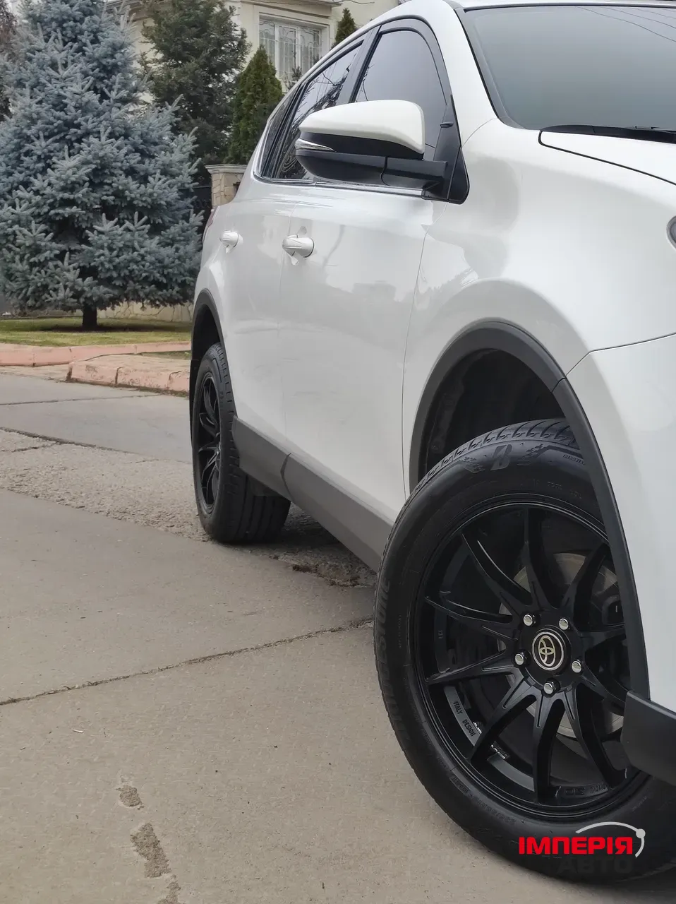 Toyota RAV4 - фото 3