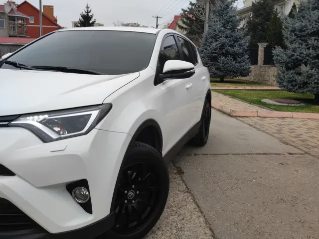 Toyota RAV4 - фото 5