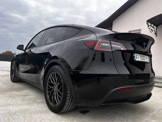 Tesla Model Y - фото 3