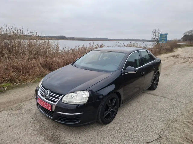 Volkswagen Jetta - фото 1