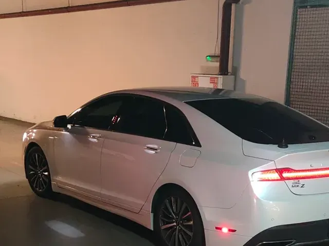 Lincoln MKZ - фото 3