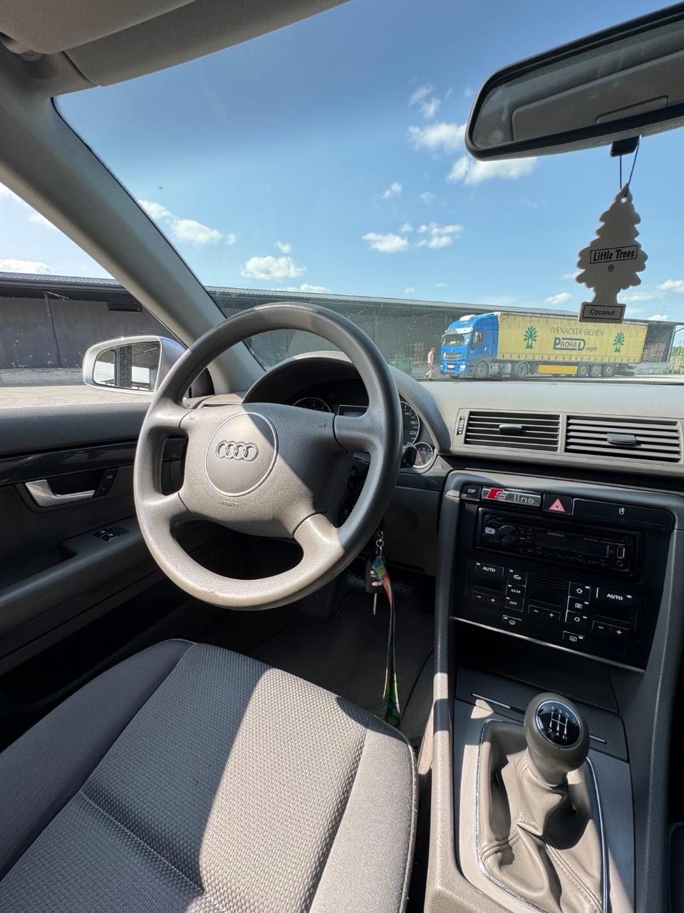 Audi A4 - фото 5