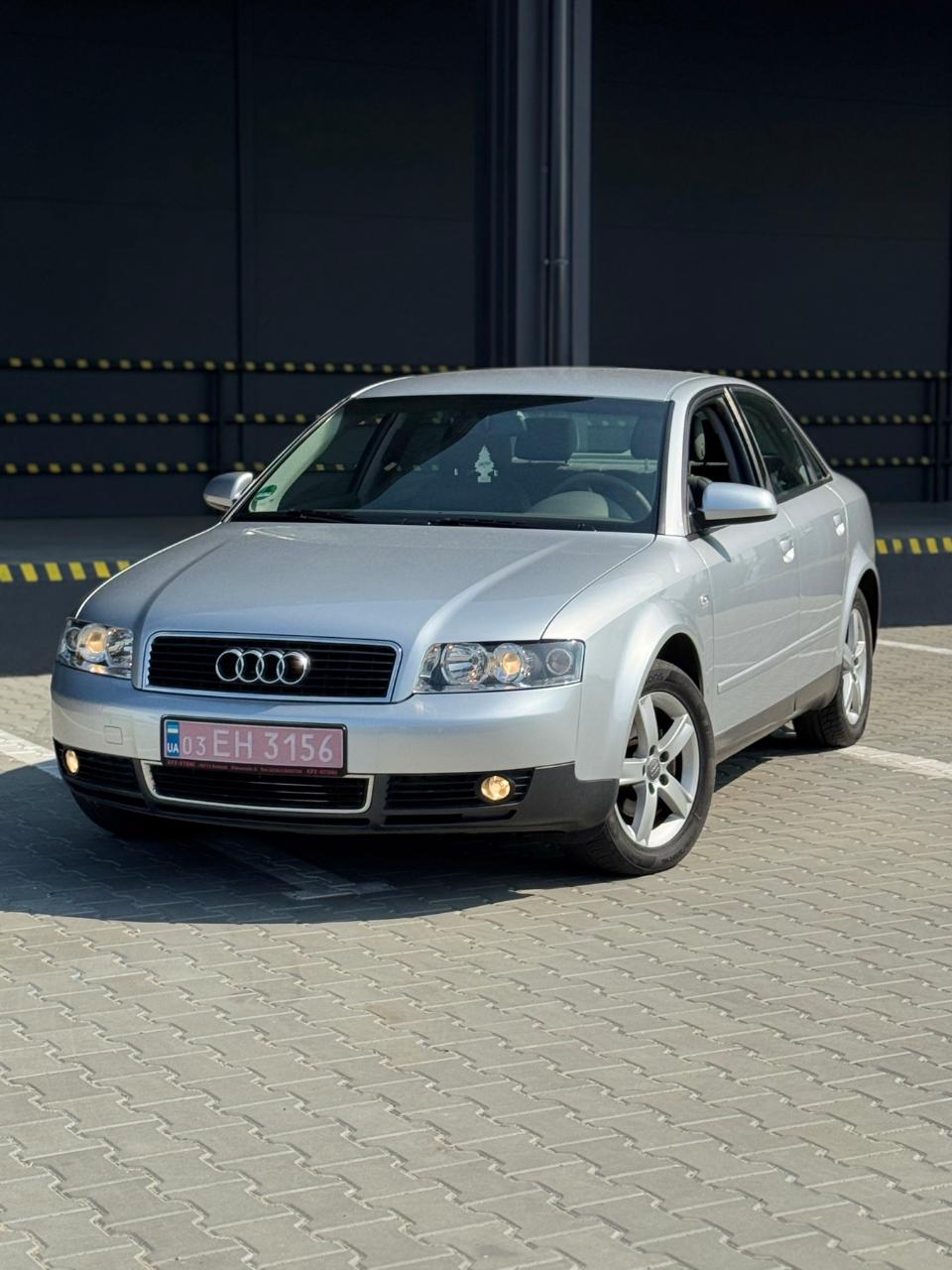 Audi A4 - фото 2