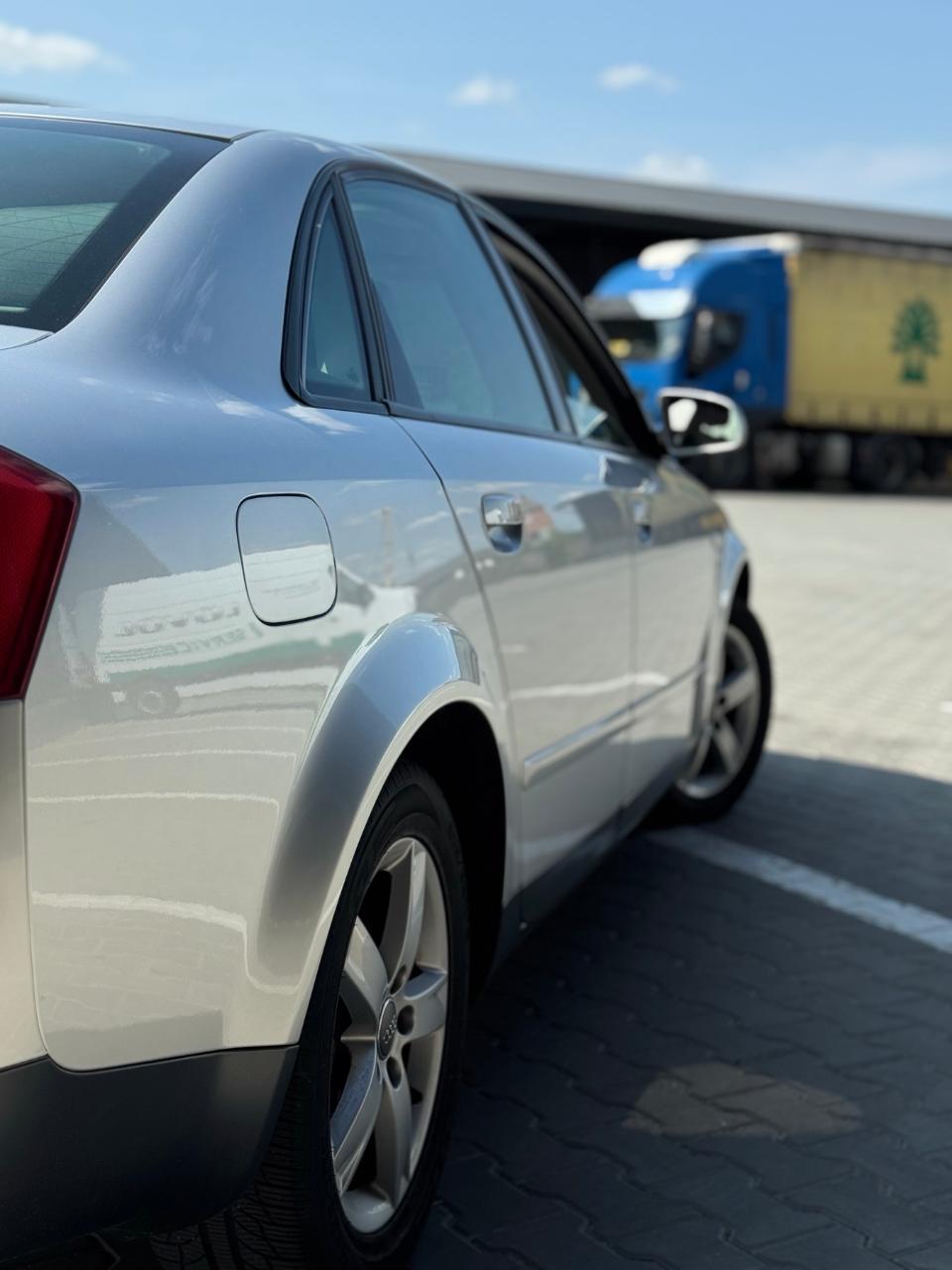 Audi A4 - фото 8