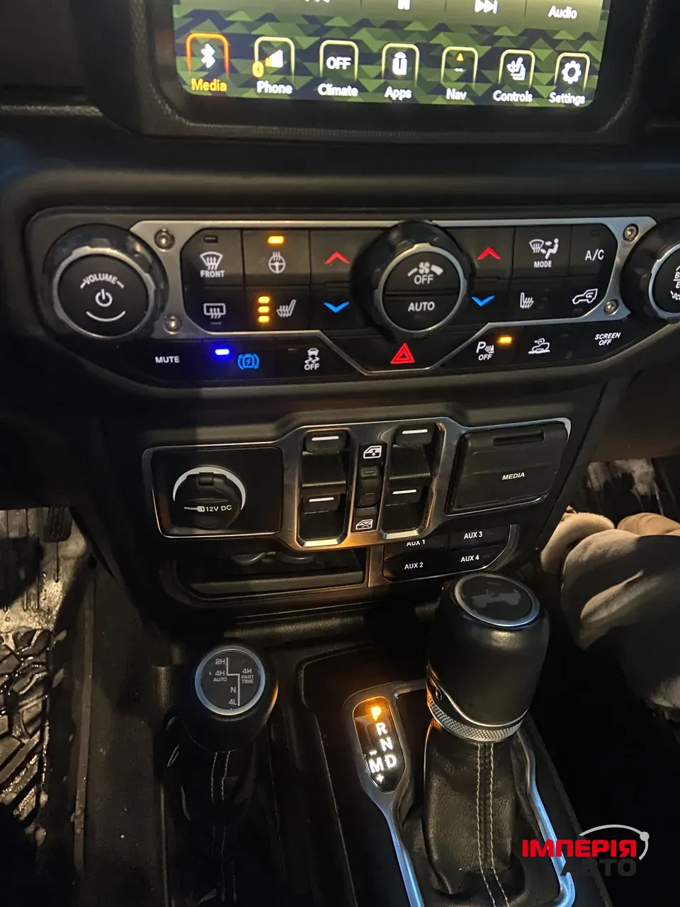 Jeep Wrangler - фото 15