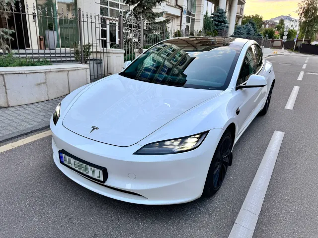 Tesla Model 3 - фото 1