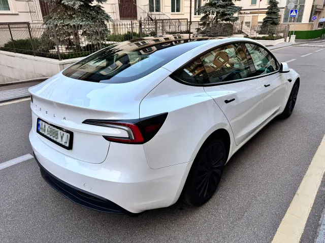 Tesla Model 3 - фото 4