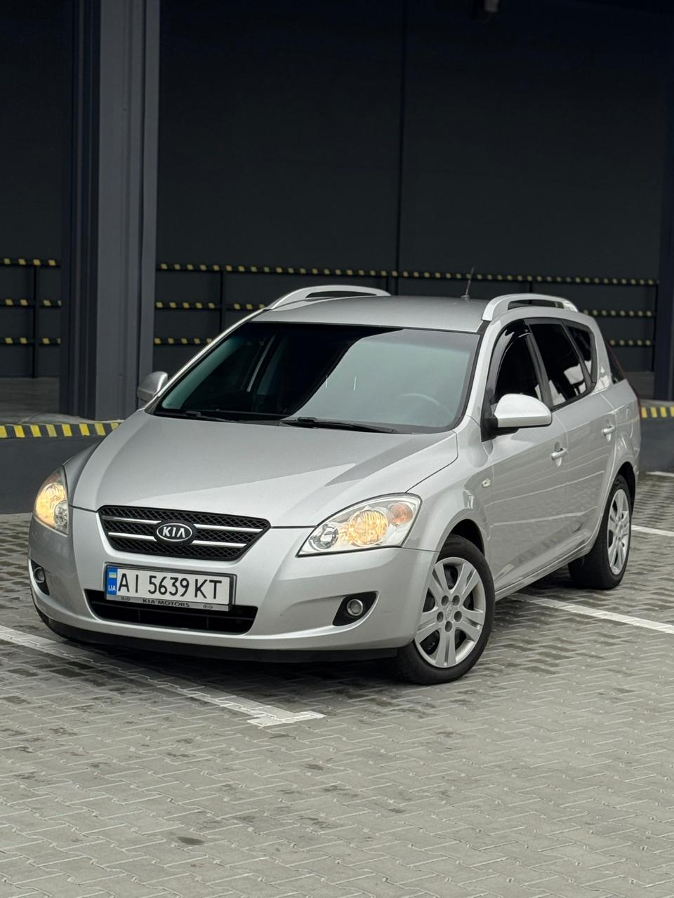 Kia Ceed - фото 1