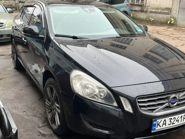 Volvo V60 - фото 1