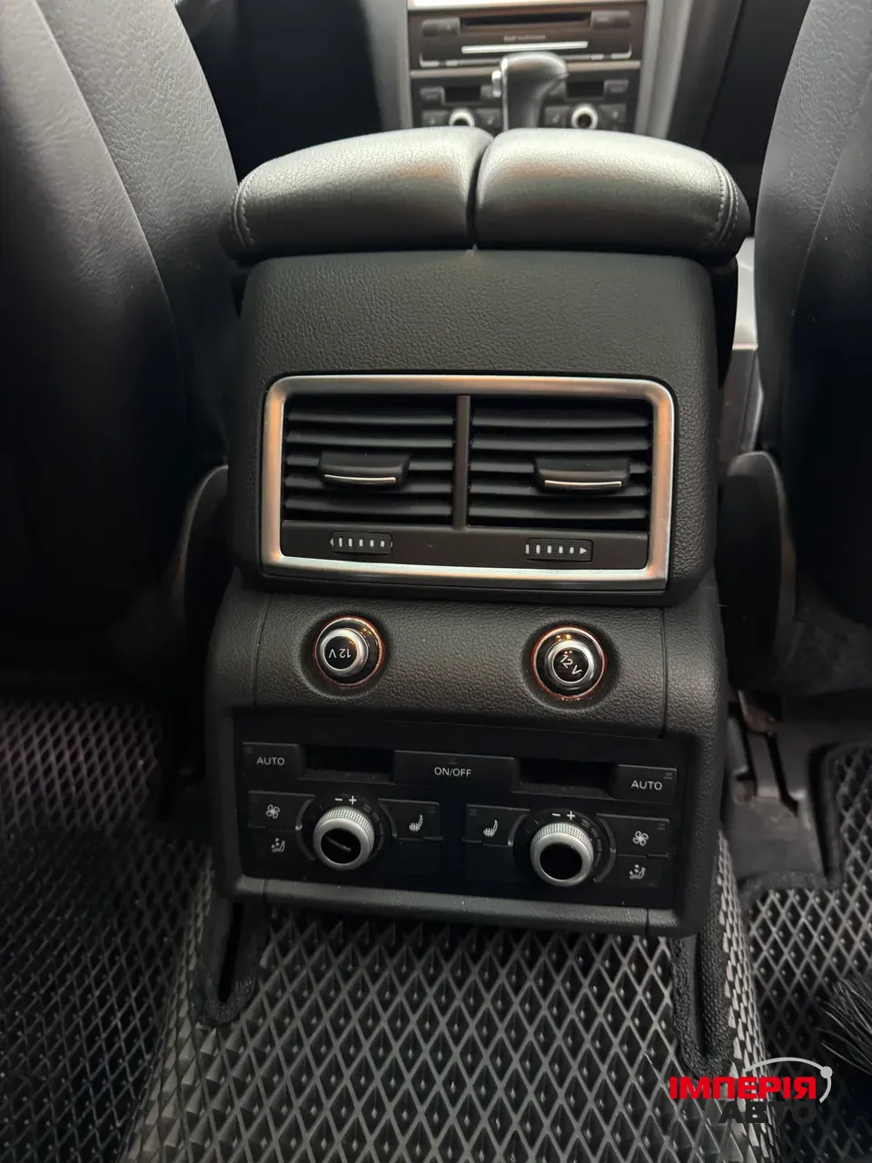 Audi Q7 - фото 24