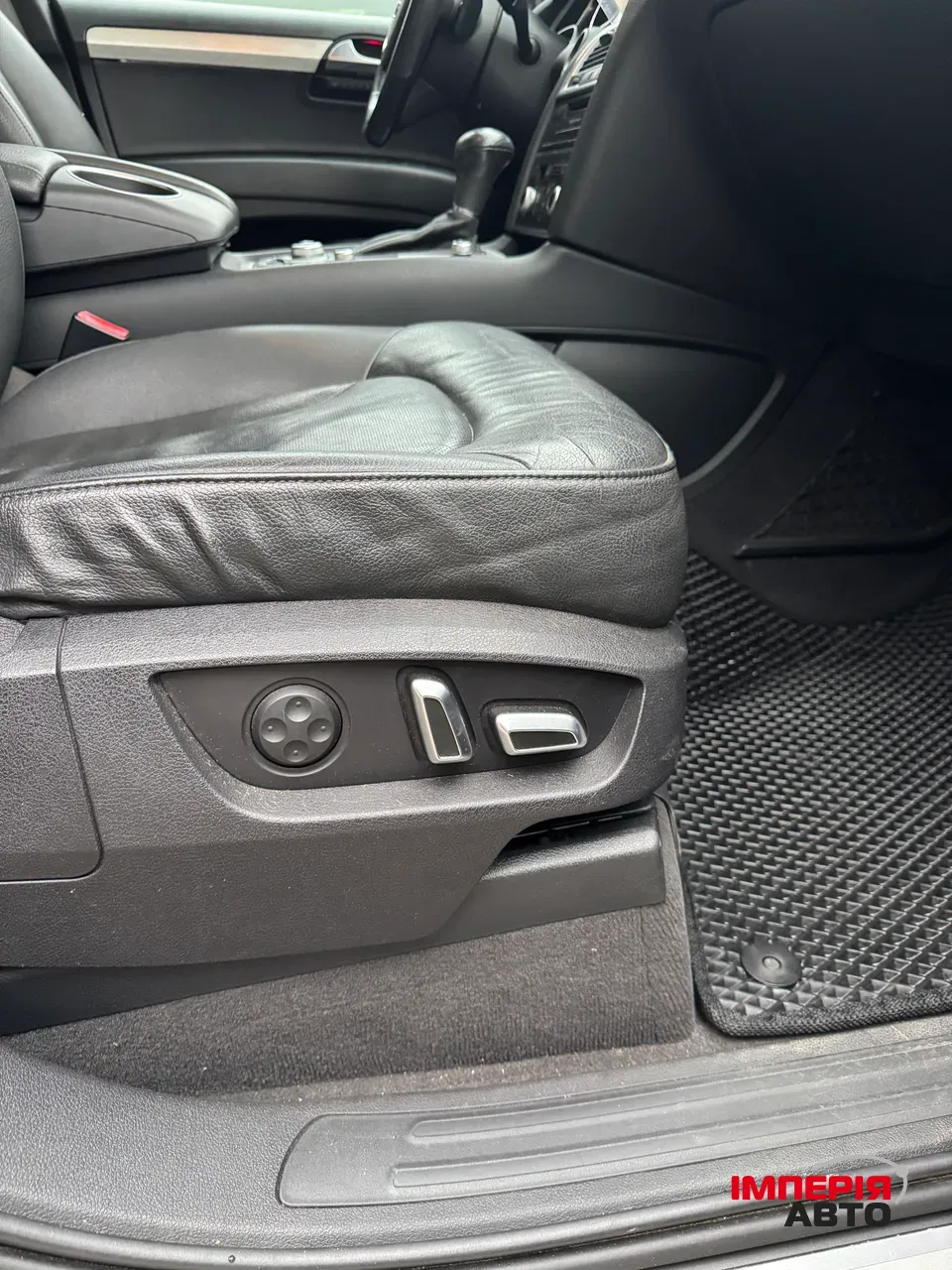 Audi Q7 - фото 16