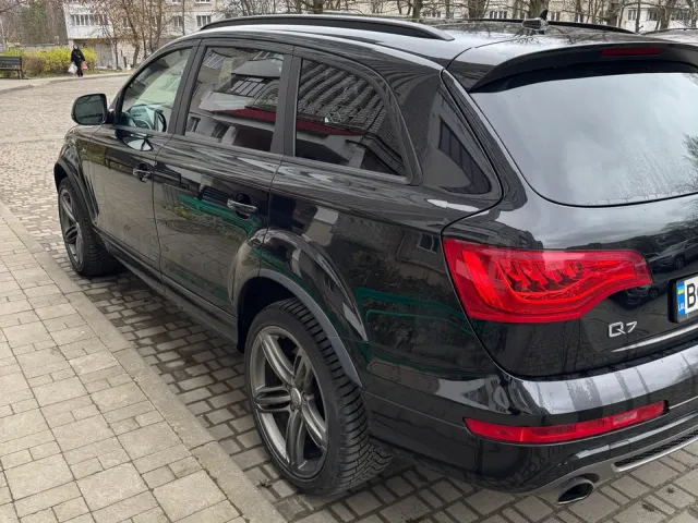 Audi Q7 - фото 5