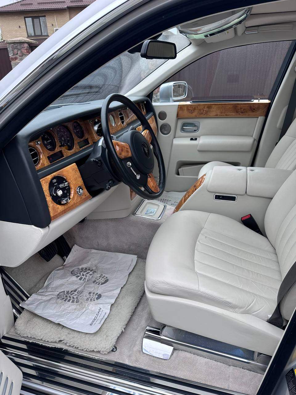 Rolls-Royce Phantom - фото 7