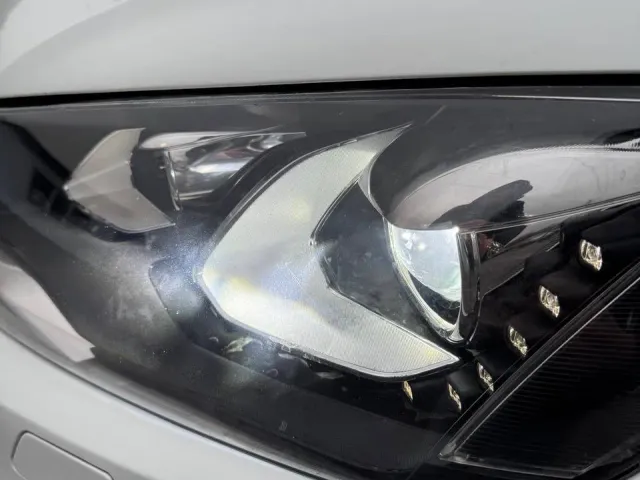 Volkswagen Touareg - фото 2