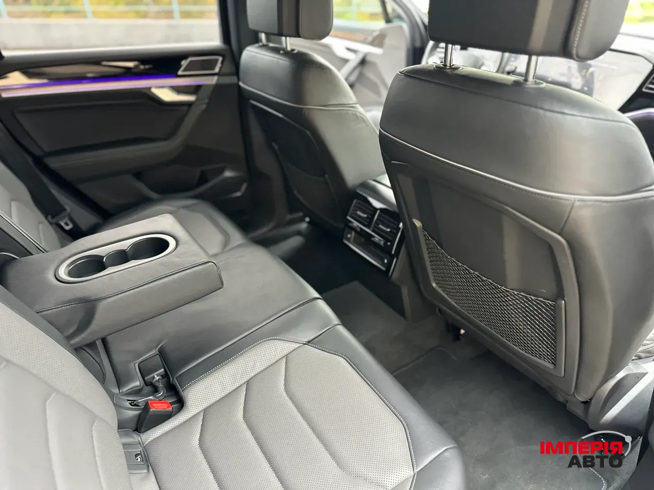 Volkswagen Touareg - фото 11