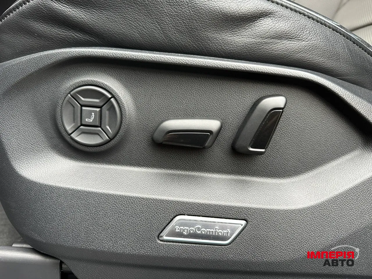 Volkswagen Touareg - фото 16