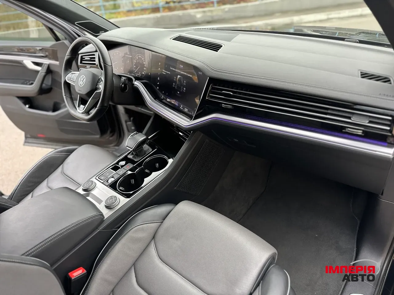 Volkswagen Touareg - фото 12