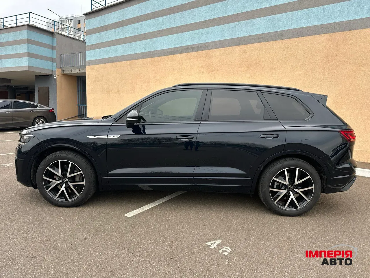 Volkswagen Touareg - фото 8