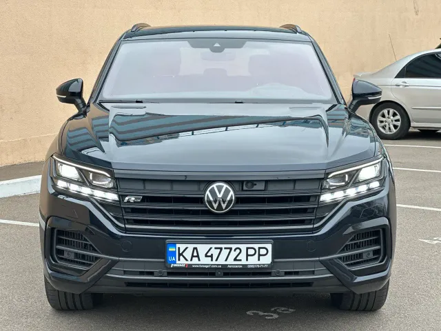 Volkswagen Touareg - фото 1