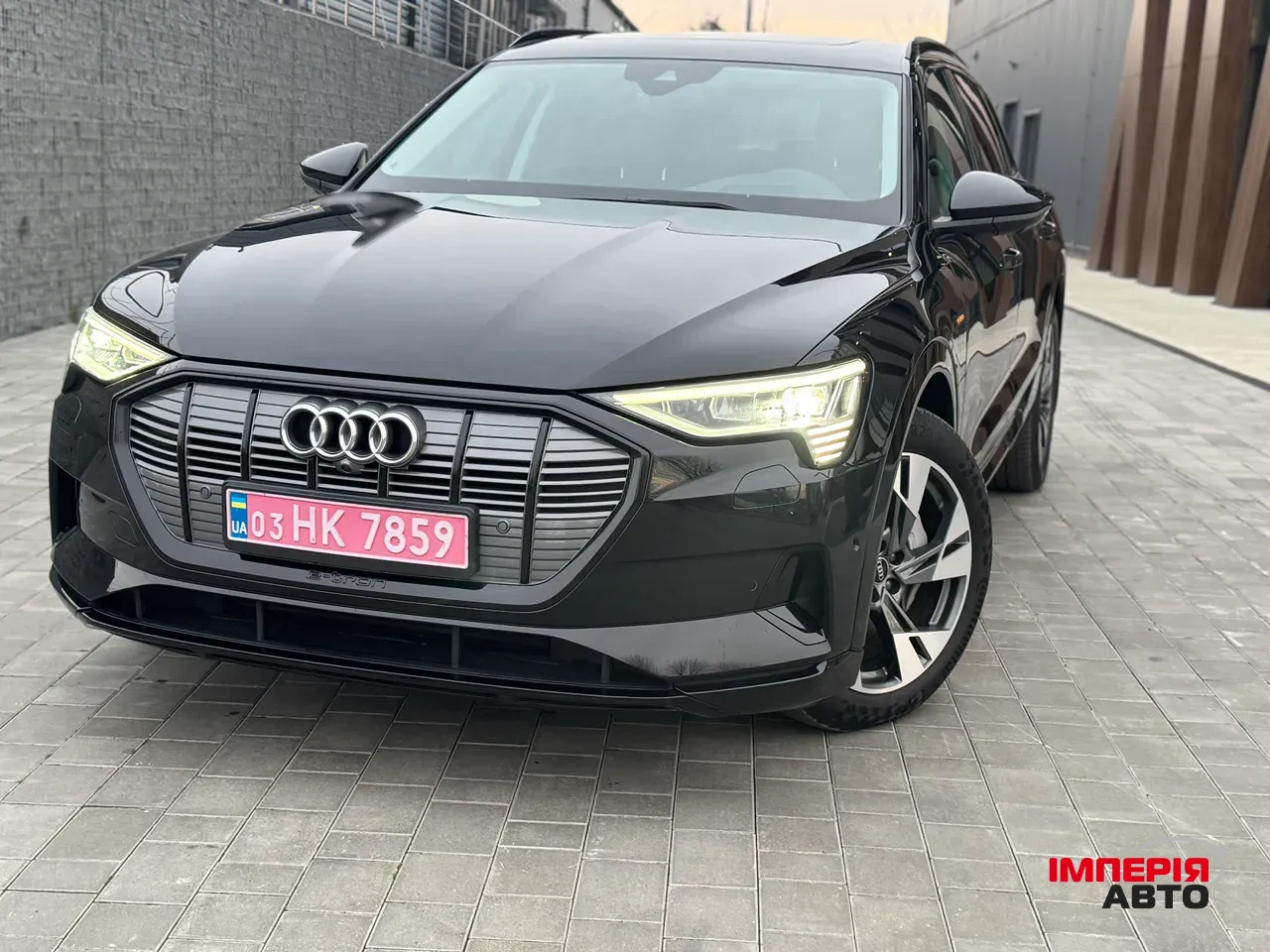 Audi e-tron - фото 1