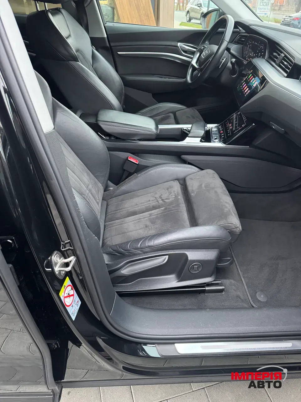 Audi e-tron - фото 24