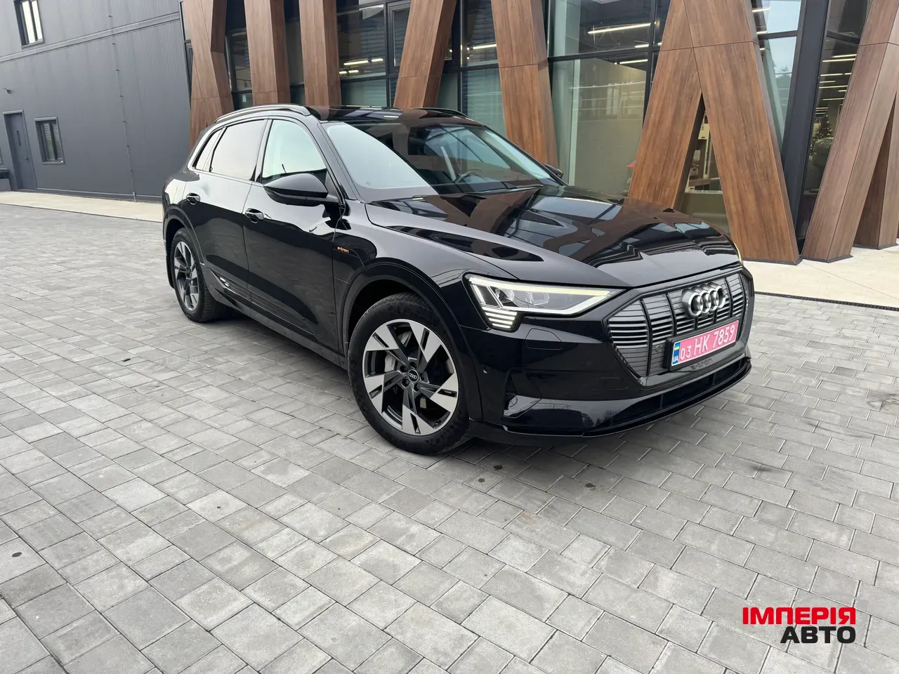 Audi e-tron - фото 4