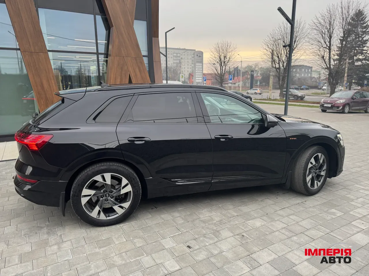 Audi e-tron - фото 6