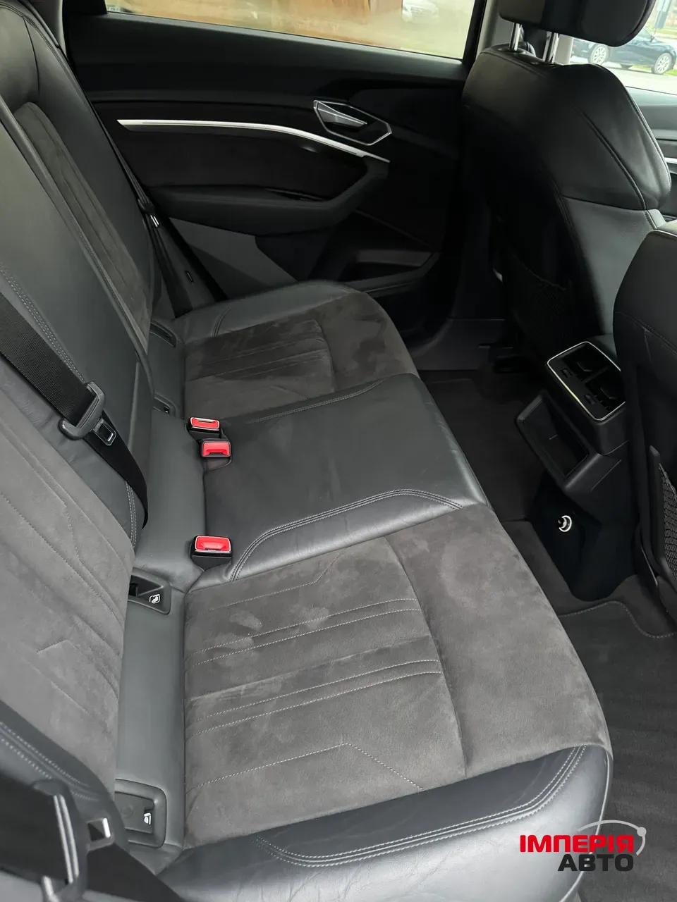 Audi e-tron - фото 27