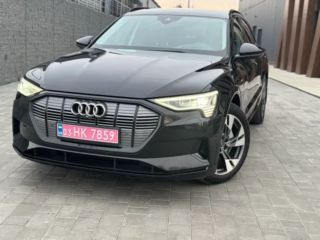 Audi e-tron - фото 1