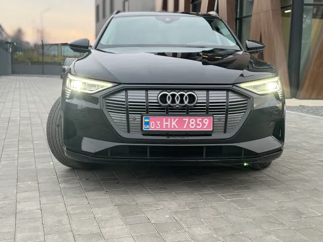 Audi e-tron - фото 2