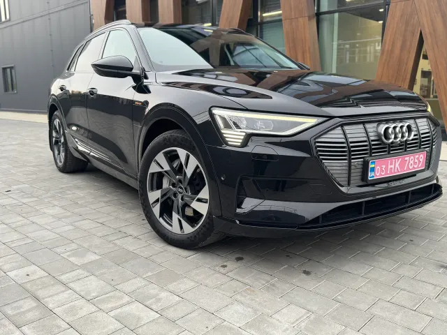 Audi e-tron - фото 5