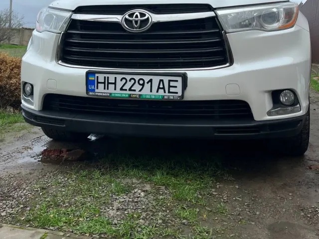 Toyota Highlander - фото 1