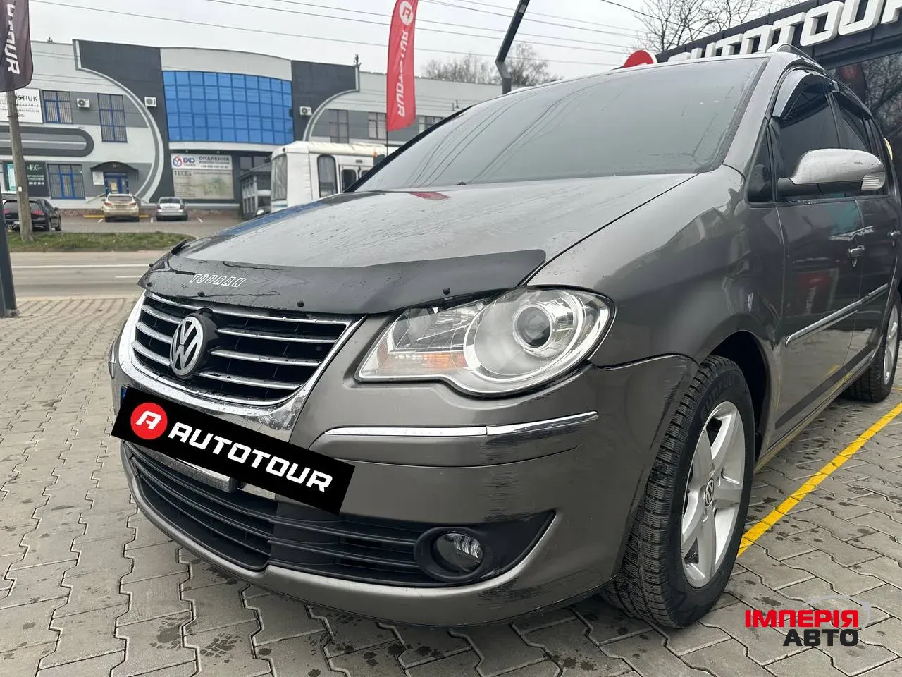 Volkswagen Touran - фото 2