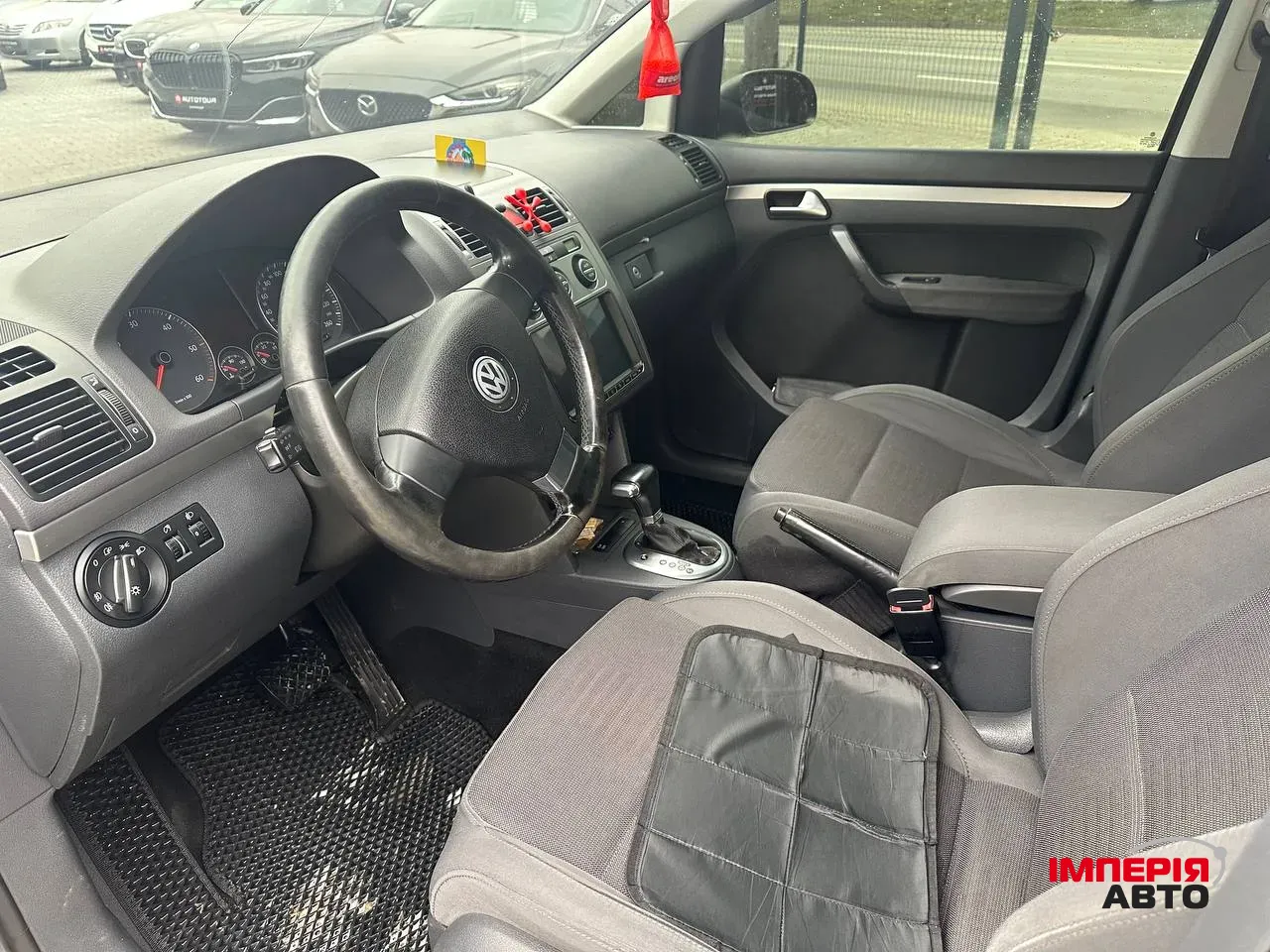 Volkswagen Touran - фото 3