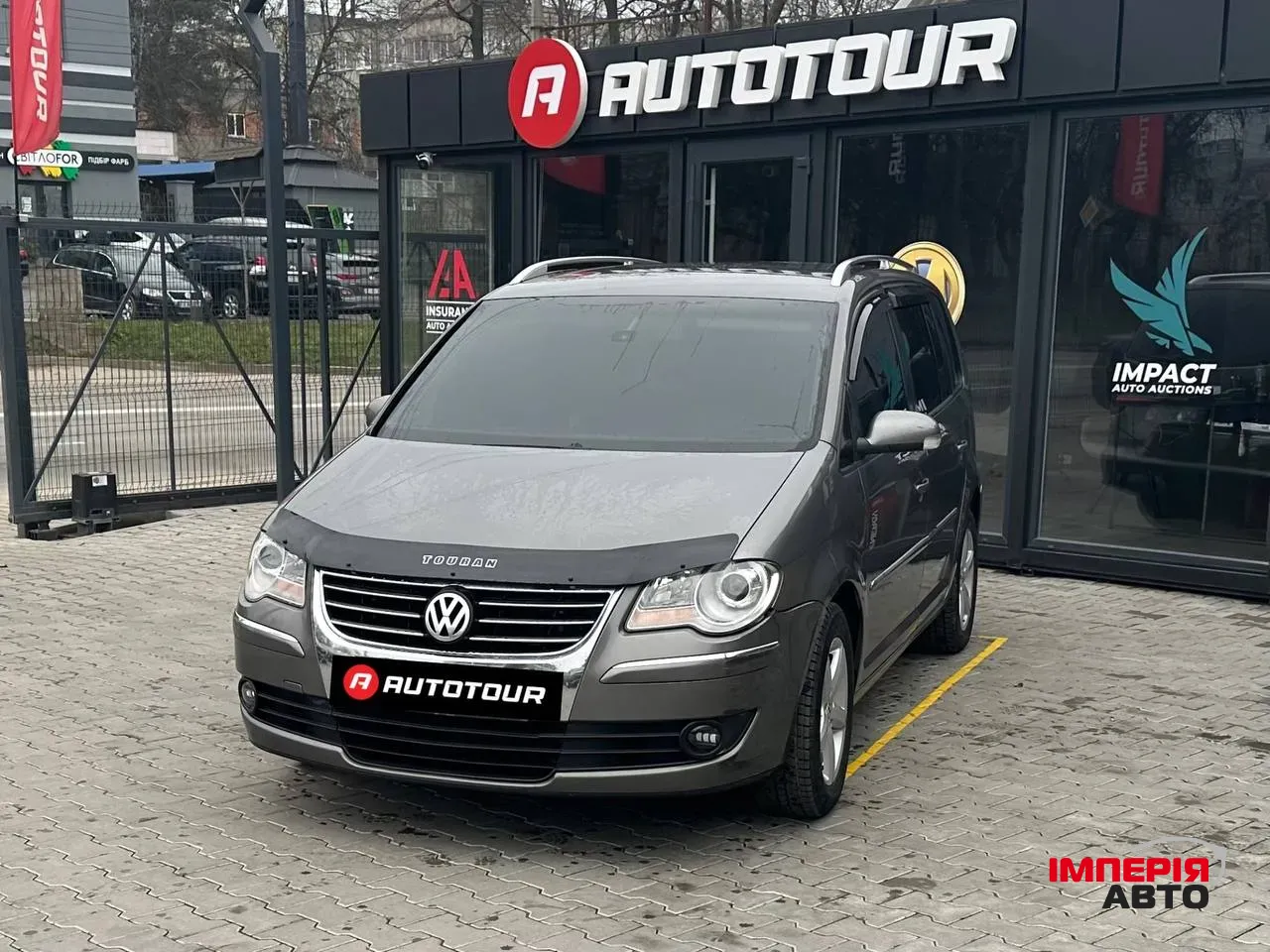 Volkswagen Touran - фото 1