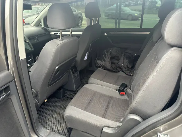 Volkswagen Touran - фото 5