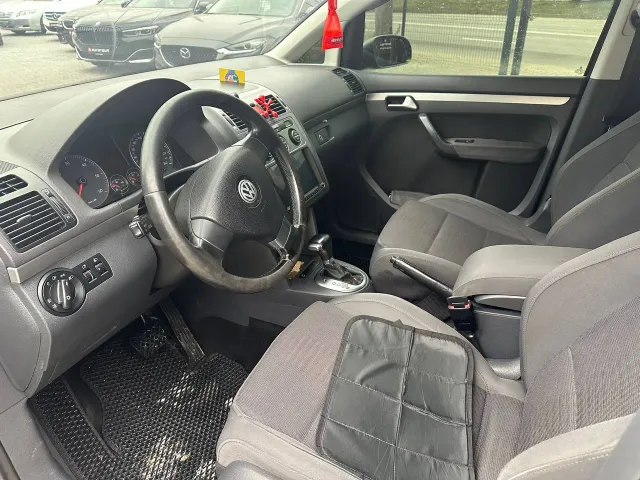 Volkswagen Touran - фото 3